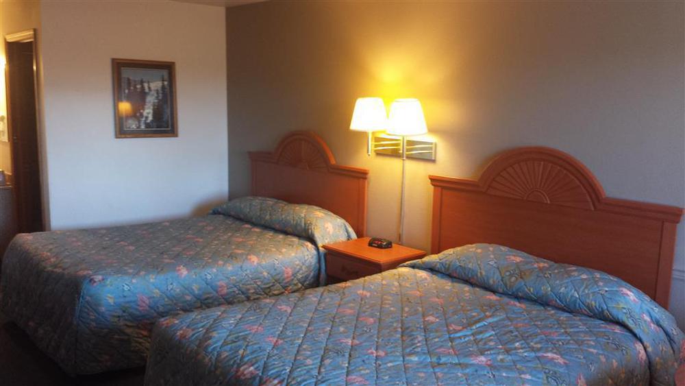 Americas Best Value Inn Burns Camera foto